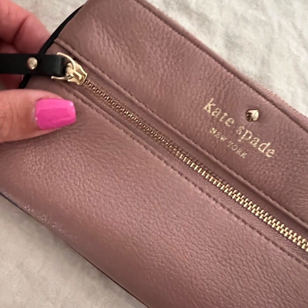 Kate Spade Pouch! - Picture 2 of 4